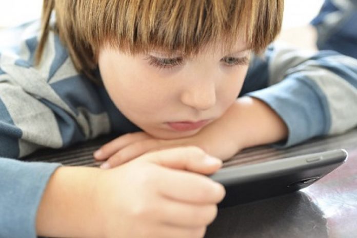 ۳۷۵۹۳۶-best-smartphones-for-kids-1200x800